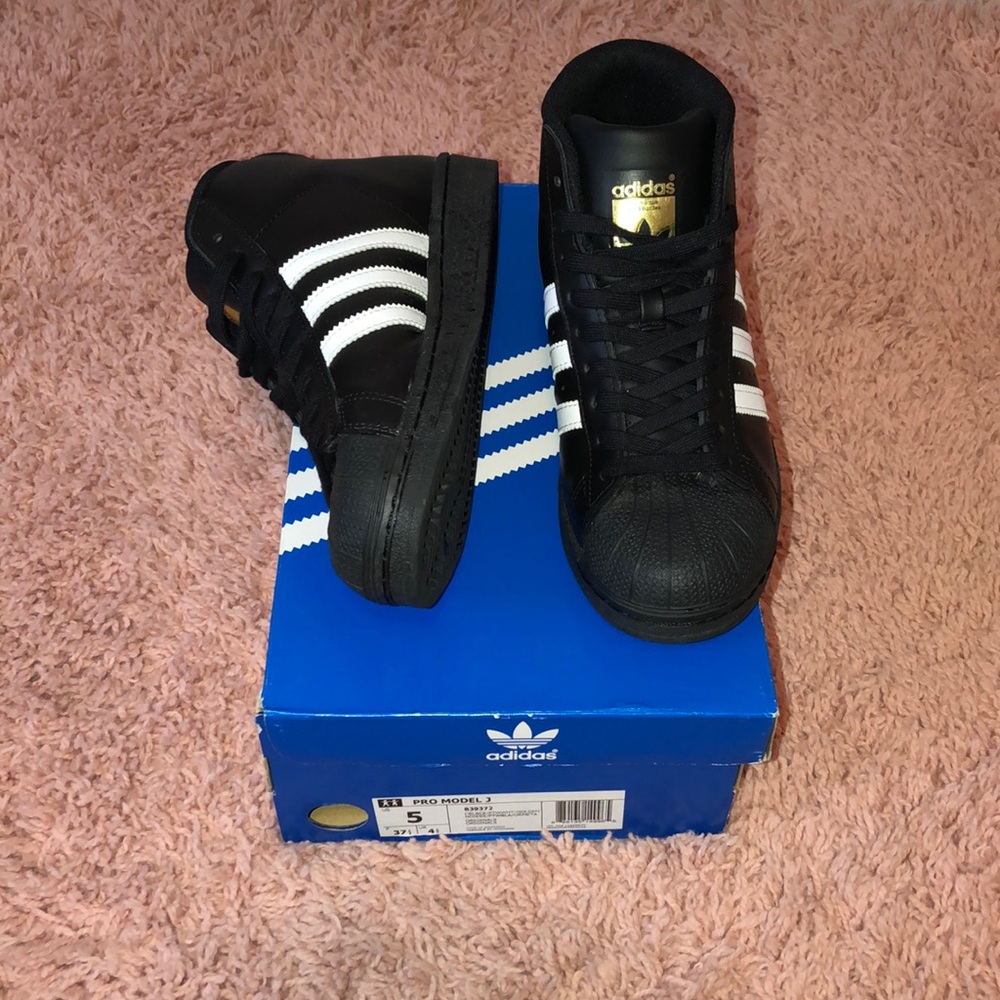 Like New ADIDAS Pro Model Sneakers